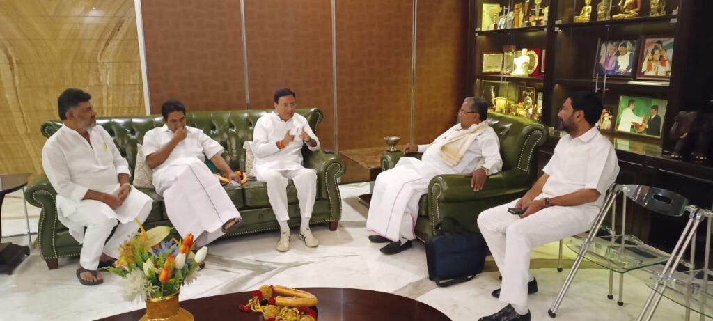 Cong-leaders-dks-siddaramaiah