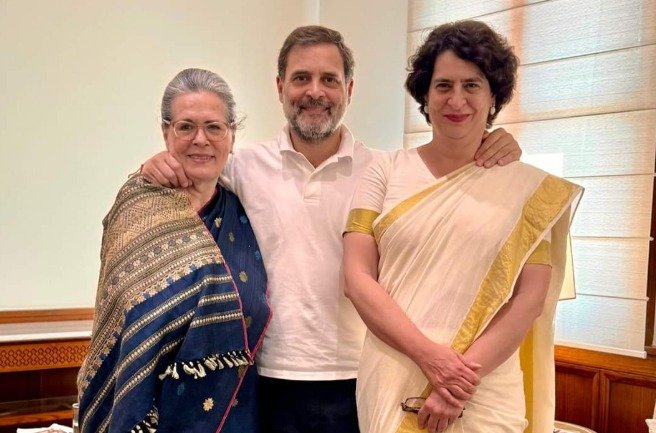 SONIA GANDHI- RAHUL GANDHI - PRIYANKA GANDHI