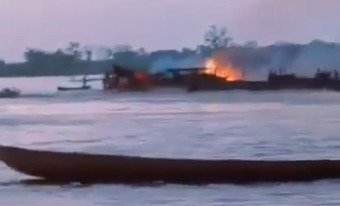 boat caught fire and capsized on the Congo River
