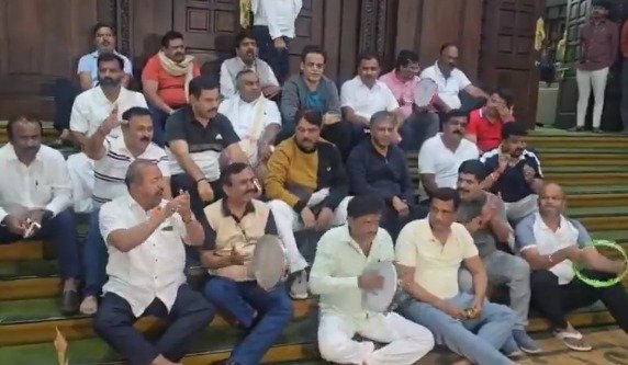 VS- bjp-jds protest against excise scam