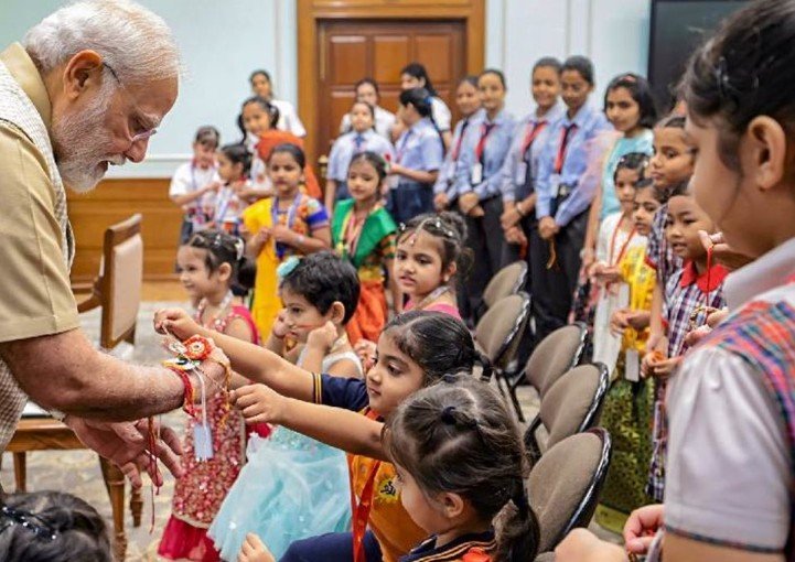 Modi-with-Childrens