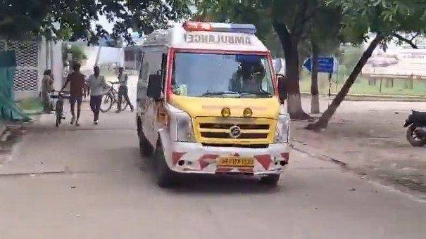 Ambulance-aksharadhama-accident