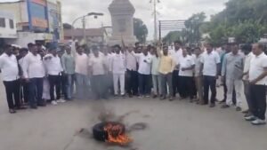 Hubballi-Cong-MLA-Abbayya-Prasad-Follwers-Protest-300x169-1