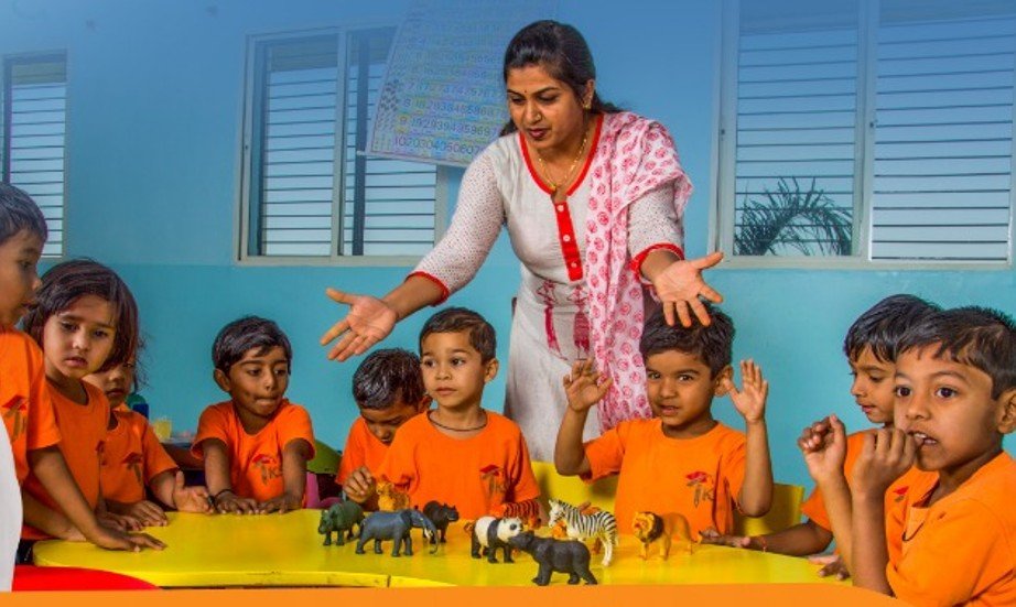 Anganavadi-Scholl-Childrens-Teachers