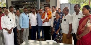 Hassan-Farmers-honour-Gadag-MLA-CC-Patil-1