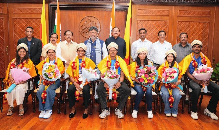 DK-Shivakumar-felicitates-Asian-Games-achievers-2026